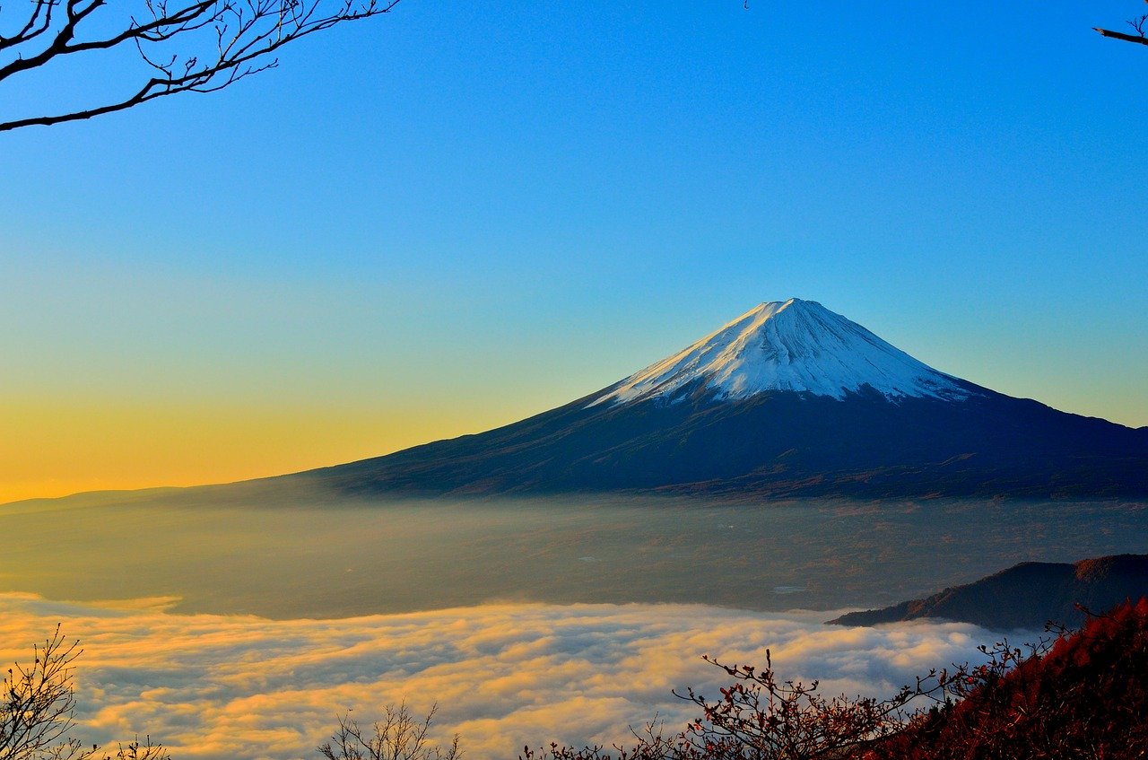 田子の浦ゆうち出でてみれば真白にそ富士の高嶺に雪は降りける】徹底 